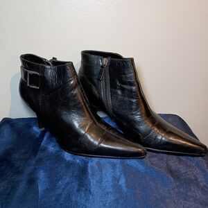 ann marino Women's Sigh Low Leather Bootie Size 7.5 M